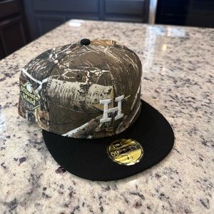 Exclusive fitted Houston Astros (E Cap City) Realtree Camo (sold out )
